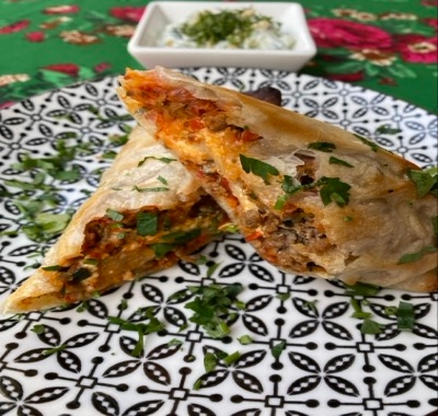 Burek z pikantną jagnięciną