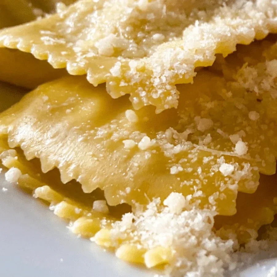Ravioli z kurkami i grana padano