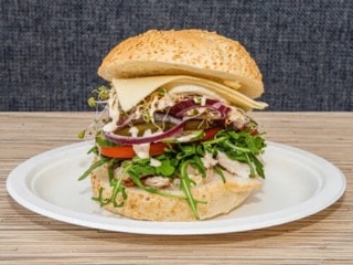 Burger z szarpanym kurczakiem